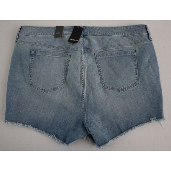 Torrid 21SMR4 Women's Sz 20 Blue Light Wash Denim Mid Rise Frayed Hem Shorts - Picture 2 of 5